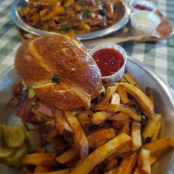 Rodeo Goat - In da club and cheese fries with a surprise - Burgers Near Me - Dallas, Texas Rodeo Goat - In da club and cheese fries with a surprise - Burgers Near Me - Dallas, Texas