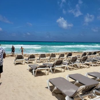 Marriott Cancun Resort - Beach outside of hotel - Hotels Near Me - Cancún, ROO