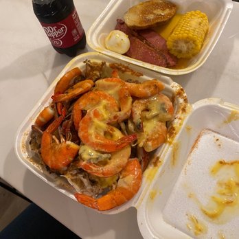 A1A Crab House - Half blue crab half shrimp combo - Seafood Near Me - Saint Augustine, Florida