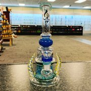 does tobacco relieve stress During stressful times, is your first reaction to light up a smoke? When  you smoke because you are stressed, you are caught in a vicious cycle,  because smoking actually increases your stress