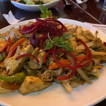 Aloy Thai Cuisine - Drunken Noodles - Thai Near Me - Boulder, Colorado Aloy Thai Cuisine - Drunken Noodles - Thai Near Me - Boulder, Colorado