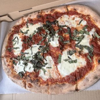 Pazza Notte - Pizza Margherita alla Napolitana - Pizza Near Me - Sacramento, California