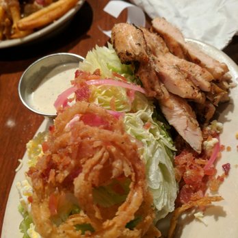 Candlelite Chicago - Mini wedge salad, added red onion, grilled chicken - Pizza Near Me - Chicago, Illinois