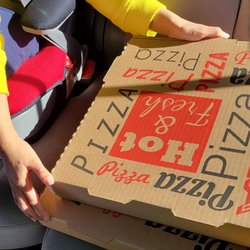 Bbq pizza and cheese pizza