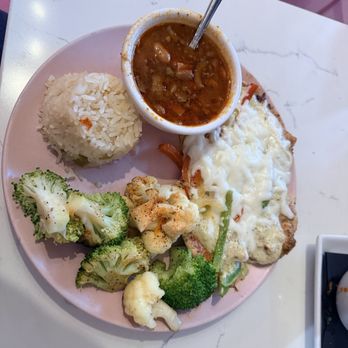 Taquero Mucho - Pechoga de pollo avocado - Mexican Near Me - Austin, Texas Taquero Mucho - Pechoga de pollo avocado - Mexican Near Me - Austin, Texas