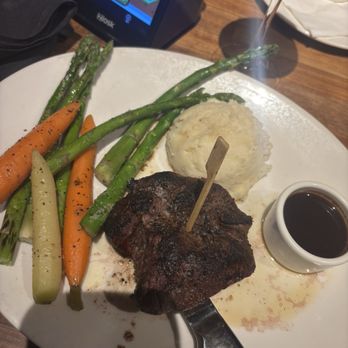 Yard House - 8oz Filet Mignon with parmesan mashed potatoes, carrots and asparagus - New American Near Me - Concord, California Yard House - 8oz Filet Mignon with parmesan mashed potatoes, carrots and asparagus - New American Near Me - Concord, California