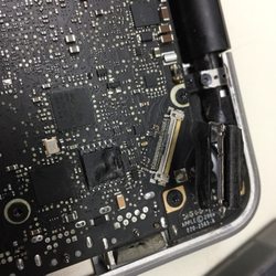 LJJM Tech - Example of a  damaged video flex cable on a MacBook Pro unibody that I can replace at ljjmtech