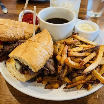 Trellis - French dip - Wine Bars Near Me - Dundee, Oregon