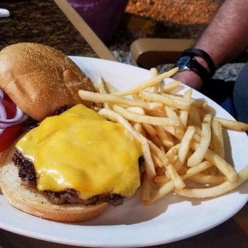 7 Mile Grill - 7 mile burger - Seafood Near Me - Marathon, Florida