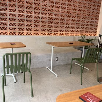 sweetgreen - Healthy Salads, Wraps, and Bowls - All dirty tables - Salad Near Me - Miami, Florida sweetgreen - Healthy Salads, Wraps, and Bowls - All dirty tables - Salad Near Me - Miami, Florida