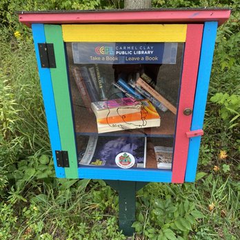 Central Park East Woods - Mini community library near the bathrooms /picnic area - Hiking Near Me - Carmel, Indiana