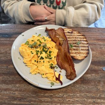 Blueys Kitchen - Basic Bitch Brekkie - Cafes Near Me - Santa Monica, California Blueys Kitchen - Basic Bitch Brekkie - Cafes Near Me - Santa Monica, California