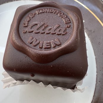 Aida - Tasty morsel sacher 3.60 euros - Desserts Near Me - Vienna, 9