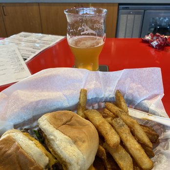 Santan Brewing - Chipotle bacon cheeseburger - Brewpubs Near Me - Phoenix, Arizona Santan Brewing - Chipotle bacon cheeseburger - Brewpubs Near Me - Phoenix, Arizona