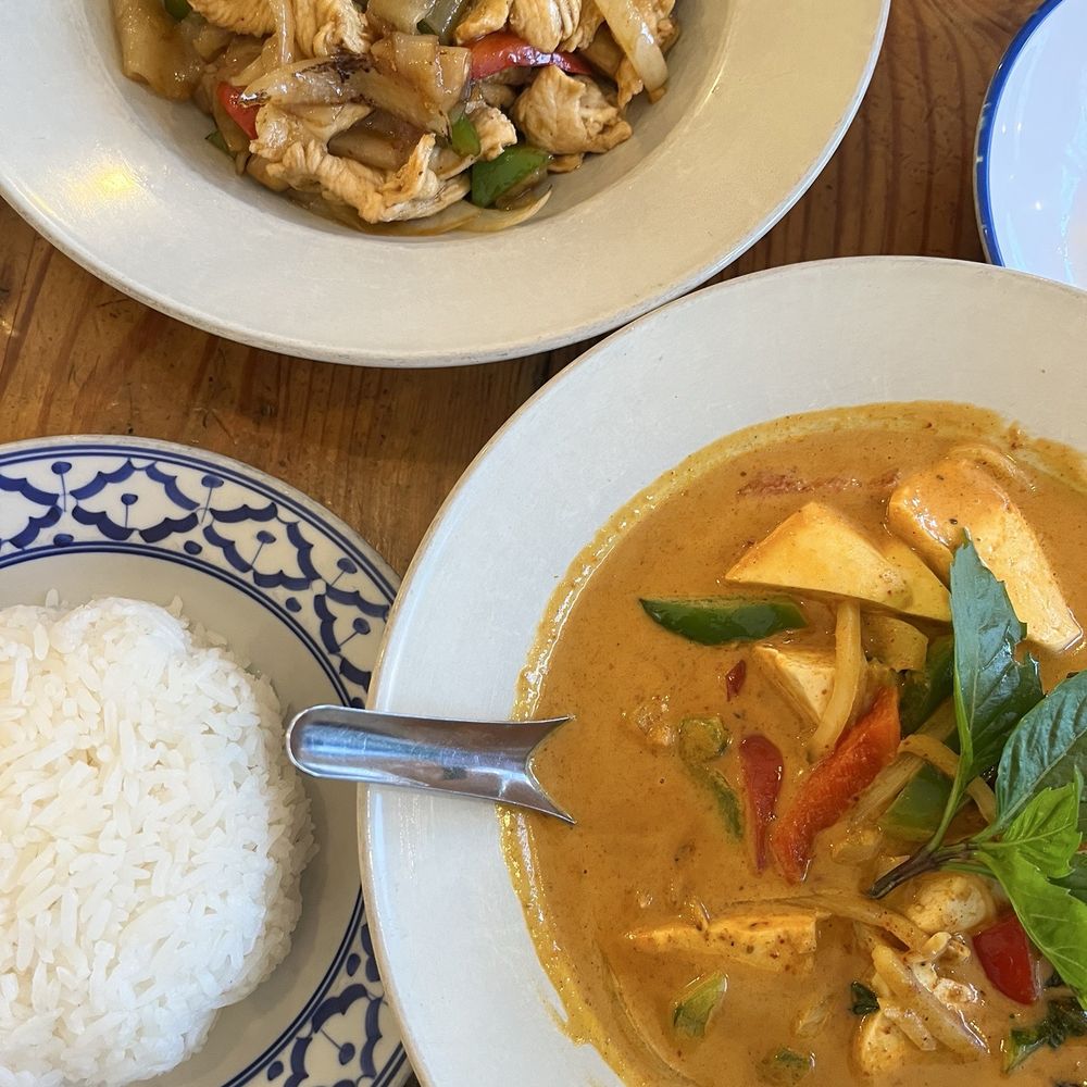 Pochana Thai Kitchen - Red curry and drunken noodles - Thai Near Me - Astoria, New York