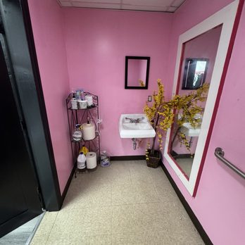 Chabela's Beauty Salon - Bath - Makeup Artists Near Me - Springfield, Massachusetts Chabela's Beauty Salon - Bath - Makeup Artists Near Me - Springfield, Massachusetts