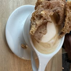 Voyageurs Bakehouse - Cinnamon roll latte