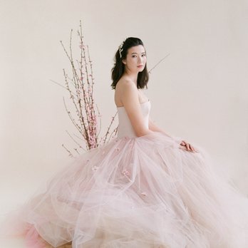 Jen Lagers - Dewy and minimal makeup for this Bride and her Vera Wang. - Makeup Artists Near Me Jen Lagers - Dewy and minimal makeup for this Bride and her Vera Wang. - Makeup Artists Near Me