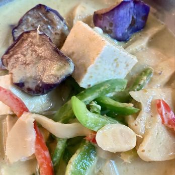 Kiin Extraordinary Thai - Green curry with steamed tofu - Thai Near Me - San Diego, California Kiin Extraordinary Thai - Green curry with steamed tofu - Thai Near Me - San Diego, California