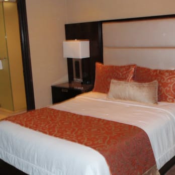The Pearl Hotel - Basic Double Bed Single Room - Hotels Near Me - New York, New York The Pearl Hotel - Basic Double Bed Single Room - Hotels Near Me - New York, New York
