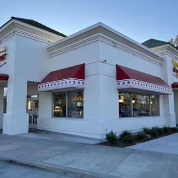 In-N-Out Burger - A wider view of the restaurant. - Burgers Near Me - San Diego, California In-N-Out Burger - A wider view of the restaurant. - Burgers Near Me - San Diego, California