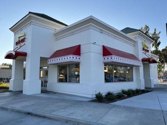 In-N-Out Burger by null