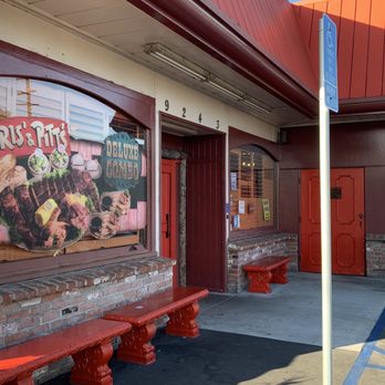Chris' & Pitt's - Entrance - Barbeque Near Me - Downey, California