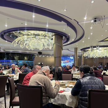 Fusion Delight - Interior quite airy. - Chinese Near Me - San Leandro, California Fusion Delight - Interior quite airy. - Chinese Near Me - San Leandro, California
