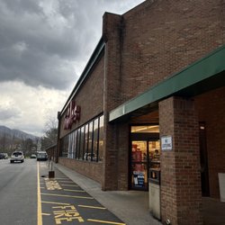 Ingle's Markets No 131 - Entrance