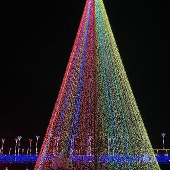 Santa's Speedway - Close up of Christmas tree - Festivals Near Me - Irwindale, California