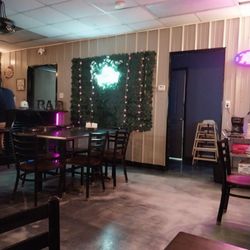 Dad's Bar & Grill