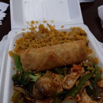 Wontons - Garlic chicken lunch meal. I ate some if the rice before taking the pic. - Chinese Near Me - Baton Rouge, Louisiana Wontons - Garlic chicken lunch meal. I ate some if the rice before taking the pic. - Chinese Near Me - Baton Rouge, Louisiana