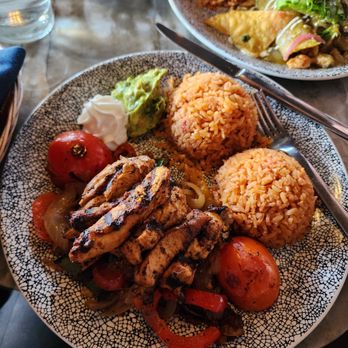 Caló Kitchen + Tequila - Chicken Fajitas - Cocktail Bars Near Me - Costa Mesa, California Caló Kitchen + Tequila - Chicken Fajitas - Cocktail Bars Near Me - Costa Mesa, California