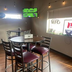 Rivers Edge Deli & Bbq - Seating in dining room