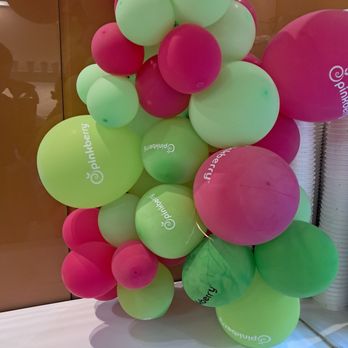 Pinkberry - Interior - Ice Cream & Frozen Yogurt Near Me - New York, New York Pinkberry - Interior - Ice Cream & Frozen Yogurt Near Me - New York, New York