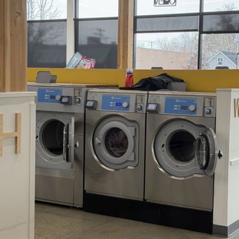 Breeze Better Laundry - Laundry and bag left on the machine for over an hour - Laundromat Near Me - Boise, Idaho Breeze Better Laundry - Laundry and bag left on the machine for over an hour - Laundromat Near Me - Boise, Idaho