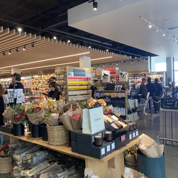 Erewhon - inside - Juice Bars & Smoothies Near Me - Los Angeles, California Erewhon - inside - Juice Bars & Smoothies Near Me - Los Angeles, California