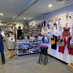 Firehouse Guitars and Music - Very nice salesman with some beautiful Fenders