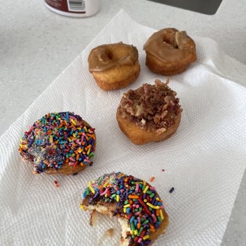 Daily Dozen Doughnut - Bakeries Near Me - Seattle, Washington