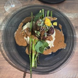 Filet mignon w/ peppercorn sauce