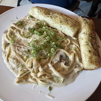 Razzís Pizzería - Chicken Marsala Pasta (T) - Pizza Near Me - Seattle, Washington Razzís Pizzería - Chicken Marsala Pasta (T) - Pizza Near Me - Seattle, Washington