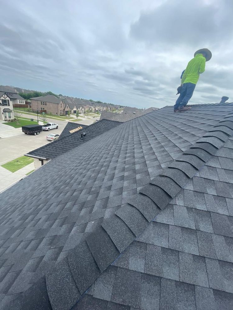 Slide of Vasquez Leon Roofing