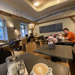 Mauerer - Indoor seating