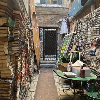 Libreria Acqua Alta - Stack of Books - Bookstores Near Me - Venezia, VE Libreria Acqua Alta - Stack of Books - Bookstores Near Me - Venezia, VE