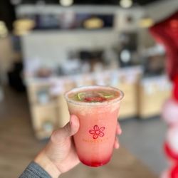 Daluca's Cafe - Strawberry Lemonade