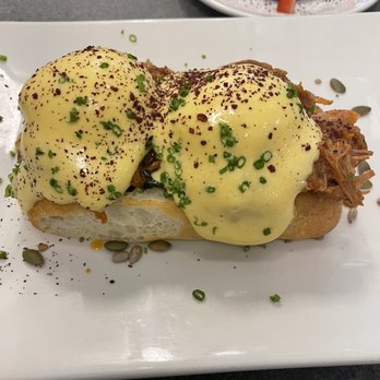 Palate Kitchen - Eggs Benedict with BBQ pulled pork - Restaurants Near Me - Vancouver, British Columbia