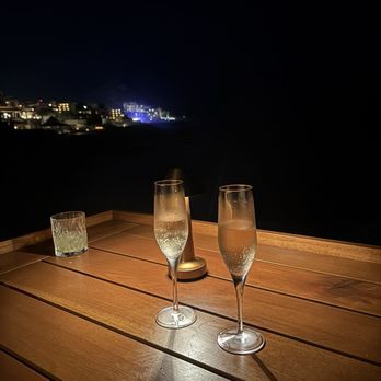 El Farallón - Waiting area at champagne bar - Seafood Near Me - Cabo San Lucas, BCS