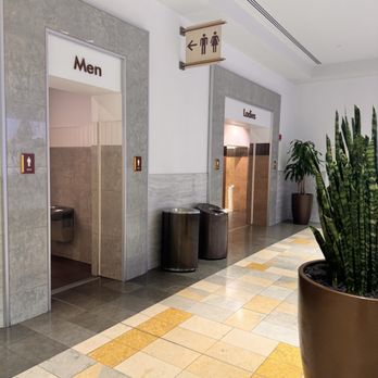 nike outlet bergen town center