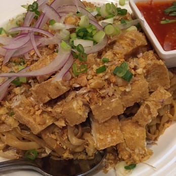 Dagon - Garlic Noodles with tofu - Burmese Near Me - Honolulu, Hawaii Dagon - Garlic Noodles with tofu - Burmese Near Me - Honolulu, Hawaii