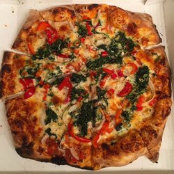 Pizzeria Acquario - Pizza with spinach, onions and bell peppers